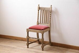 R-045944　アンティーク家具　イギリスアンティーク　ストリップド(剥離)　オーク材　凝った意匠のダイニングチェア(椅子)(R-045944)