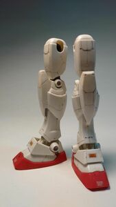 旧MG 1/100 RX-78-2 ガンダム (機動戦士ガンダム)　脚部※スミ入れ、シール添付アリ　ガンプラ 完成品 ジャンク