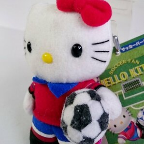 [W3872] ハローキティ マスコット サッカーバージョン 赤 / 2002年 サンリオ HELLO KITTY タグ付 ボールチェーンキーホルダー 中古 送料無の画像4