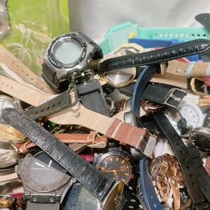 BI 【動作未確認ジャンク】メンズ レディース 腕時計 大量 まとめ 約3800kg セイコー SEIKO カシオ CASIO ベルト パーツ 等の画像6