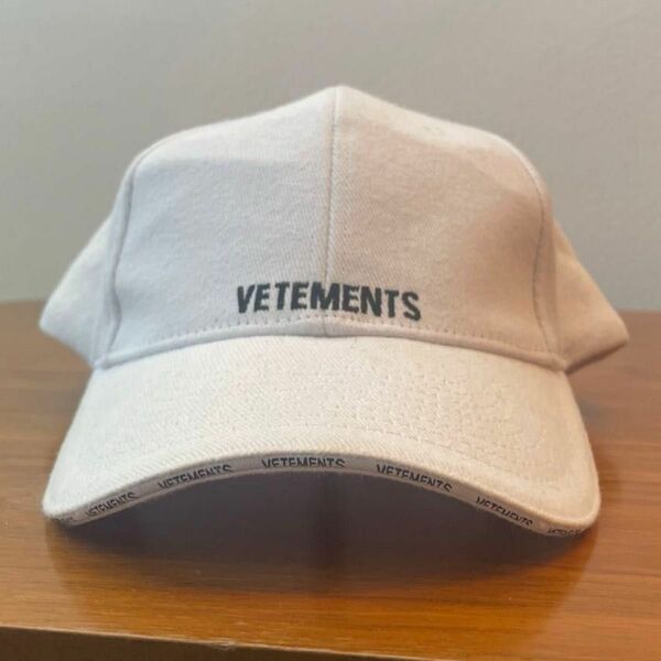 VETEMENTS ヴェトモン　キャップ　ホワイト　白 BALENCIAGA