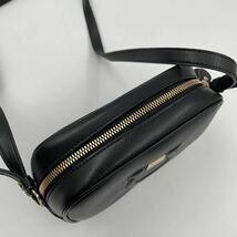 1円●美品●Salvatore Ferragamo サルヴァトーレフェラガモ ショルダーバッグ ポシェット エンボス ガンチーニ カメラバッグ 黒 レザー_画像7