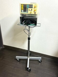 【中古】患者監視装置 ユービジョン 電気式アネロイド型血圧計 UV-201DS ウエダ スタンド、取扱説明書付き