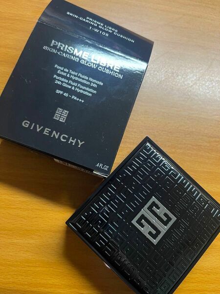 GIVENCHY プリズム・リーブル・スキンケアリング・グロウ・クッション 1-W105