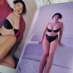 山崎真由美写真集　MADURAR　1992年初版本 グラビア アイドル 水着 ビキニ 下着　