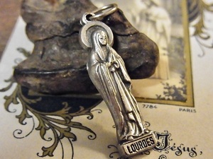 フランス ヴィンテージ 聖母マリア ルルドの泉 メダイ 人像型 無原罪の御宿り 悲しみのマリア