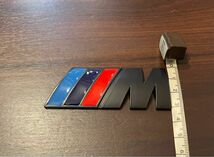 高品質 BMW Mエンブレム 1個 83×30× マットブラック サイド Mスポーツ M Sports 艶なし 黒 ステッカー_画像6