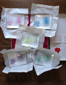 七宝焼　銘々皿　花柄　ピンク・水色・黄色・紫・緑の5枚セット　箱入り　高島屋　角皿　小皿　和菓子皿