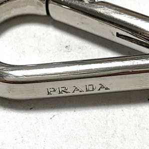 プラダ PRADA キーホルダー(チャーム) - レザー×金属素材 ダークグレー×シルバー×マルチ 携帯電話/キーリング付き 美品 キーホルダーの画像3