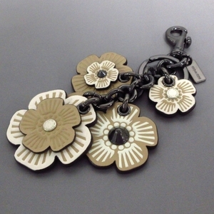  Coach COACH key holder ( charm ) - leather × metal material beige × ivory × black flower ( flower )/ studs key holder 