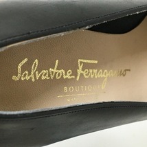 サルバトーレフェラガモ SalvatoreFerragamo パンプス 5 1/2C - レザー 黒×ゴールド レディース ヴァラ/アウトソール張替済 靴_画像5