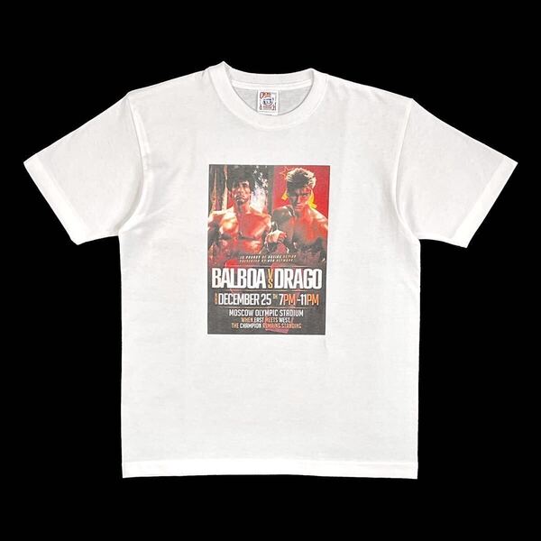 新品 ロッキー4 VS ドラゴ ソ連 ロシア ボクサー モスクワ 対戦ポスター スタローン ドルフラングレン 映画 Tシャツ オーバーサイズ XL(LL)