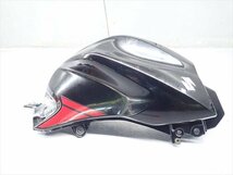 β240301-3 スズキ ジクサー150 GIXXER NG4BG (H29年式) 純正 フューエルタンクカバー サイド 右 破損無し！_画像1