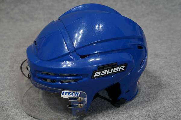 Bauer バウアー アイスホッケーヘルメット USED バイザー割れあり 観賞用 BHH5100L