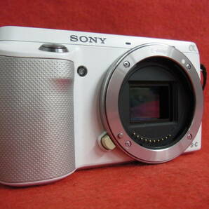 K140/ミラーレス一眼カメラ 通電確認済み SONY NEX-F3 ソニー デジタルカメラ 他多数出品中の画像1