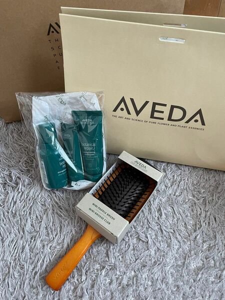 アヴェダ　AVEDAパドルブラシミニ　ボタニカルリペア　ギフト