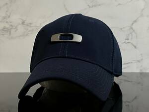 【未使用品】45B★OAKLEY オークリー キャップ 帽子 CAP 上品で高級感のあるネイビーの伸縮素材にメタル製ロゴ♪《伸縮前60㎝～63㎝位迄》