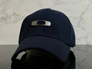 【未使用品】45B★OAKLEY オークリー キャップ 帽子 CAP 上品で高級感のあるネイビーの伸縮素材にメタル製ロゴ♪《伸縮前57㎝～61㎝位迄》