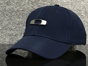【未使用品】62D★OAKLEY オークリー キャップ 帽子 CAP 上品で高級感のあるネイビーの伸縮素材にメタル製ロゴ♪《伸縮前57㎝～61㎝位迄》