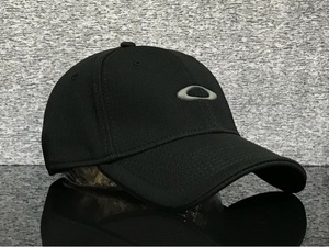 【未使用品】68A クール★OAKLEY オークリー キャップ 帽子 CAP クールなブラックの伸縮素材にグレーロゴ！《伸縮前57㎝～61㎝位迄》