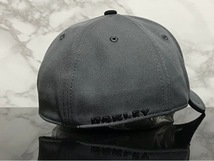 【未使用品】6C クール★OAKLEY オークリー キャップ 帽子 CAP クールなグレーの伸縮素材にブラックロゴ！《伸縮前57㎝～60㎝位迄》_画像5