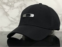 【未使用品】92C★OAKLEY オークリー キャップ 帽子 CAP 上品で高級感のあるブラックの伸縮素材にメタル製ロゴ♪《伸縮前57㎝-60㎝位迄》_画像1