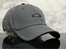 【未使用品】6C クール★OAKLEY オークリー キャップ 帽子 CAP クールなグレーの伸縮素材にブラックロゴ！《伸縮前58㎝～60㎝位迄》_画像2
