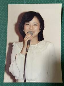 【激レア】石川優子　写真(当時物) 白ドレス　笑顔　昭和タレント