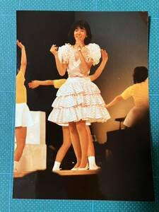 【レア】松本伊代　写真(当時物) 白ドレス　細い脚　スレンダー　80年代アイドル 