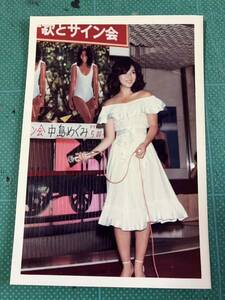 [ rare ] middle island ... photograph ( that time thing ) white dress shoulder Showa era star 