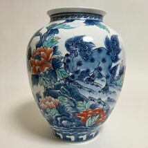 鍋島焼 虎仙 作 色鍋島麒麟文花瓶 花器 飾壷 アンティーク_画像2