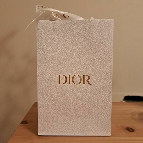 《美品》DIOR ディオール ショッパー ショップ袋 ギフト 誕生日プレゼント　紙袋 クリスチャンディオール