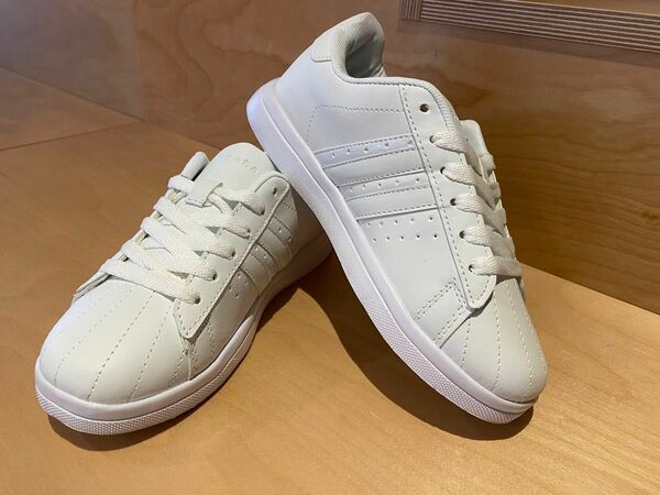 ■新品■レディーススニーカー■23.0■White