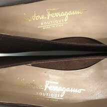 ●伊製 Salvatore Ferragamo サルバトーレフェラガモ ヴァラ スクエアトゥ 本革 レザー パンプス 6.5C(約24cm) ダークブラウン レディース_画像5