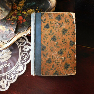 *゜+ 1893年　洒落たフローラルプリント付き表紙　花柄　英国　アンティークブック　ヴィンテージ本　洋書　古書　アンティーク　レッド