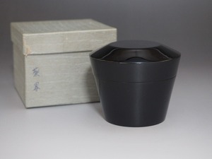 A2341 黒塗 薬器 棗 化粧箱付 ☆ 直7.7㎝ 茶道具 薄茶器 抹茶器 抹茶道具 茶懐石 茶事 茶の湯 漆器 木製 茶入 茶壺 茶壷 美品 良品 無傷