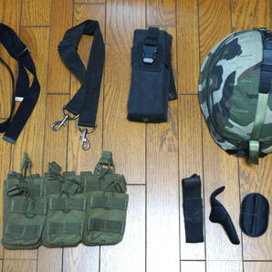 PASGTヘルメット、暗視装置固定キット、マガジンポーチ、スリング/個人装備/ウッドランド迷彩の画像1