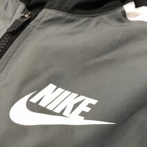 B374 NIKE ナイキ ウインドブレーカー ジップアップ フード ジャケット 薄手 アウター 上着 羽織り 長袖 ブラック系 レディース L_画像9