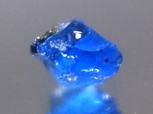 0.03ct d 新品・世界一綺麗なコバルトブルー・天然アウィン(アウイナイト・Hauyne)原石 変色効果有 ドイツ産