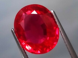 8.98ct 新品・ピジョンブラッドカラー合成ルビー ブラックライト発色効果あり