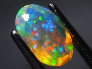 0.58ct 新品・天然オパール・オーバルカットルース エチオピア・ウェロ地区産