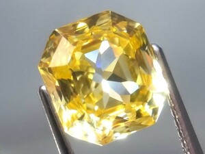 5.26ct 新品・最先端技術のレーザー光線によるニュータイプのカット仕上げ ・ゴールデンイエローカラーキュービックジルコニア