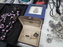 YS277-80　アクセサリーまとめ 2.1kg ジバンシイ GIVENCHY、スワロフスキー Swarovski、NOUR LONDON、真珠パール/シルバーsilver925刻印_画像6