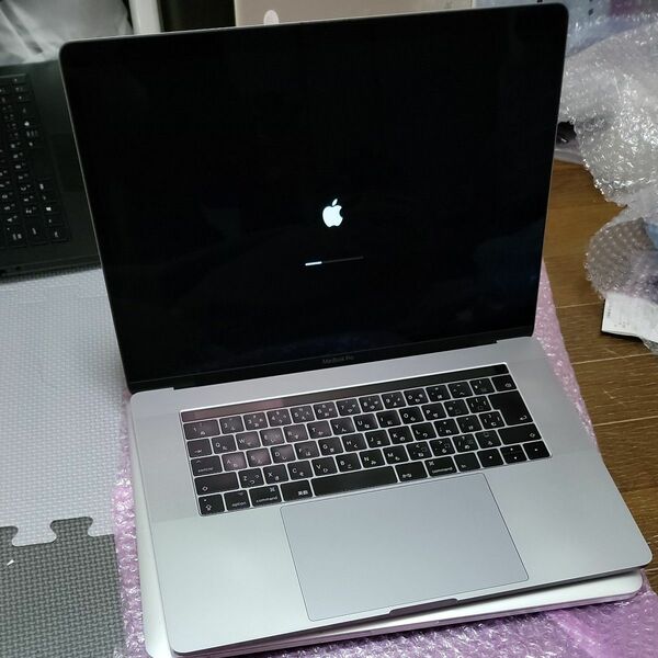 Touch Bar搭載 Macbook pro 15inch 2017 Radeon Pro 560 搭載最上位機種