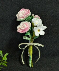 ハンドメイド　バラと小花のコサージュ　レース糸