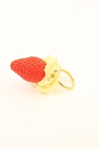 Q-pot. / ACC fresh strawberry ring ka Star doI-24-03-15-103-QP-AC-HD-ZI