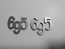 [1セットのみ]フィアット アバルト ABARTH 向け 純正デザインタイプ 「695」 メタルバッジ 左右分セット 本体色:マットシルバー_画像1