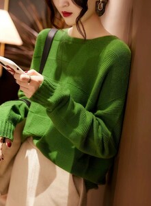 新品☆　上質オシャレ大人素敵な　暖かい♪ミンクカシミヤ混　ニットセーター 素敵な　グリーン色