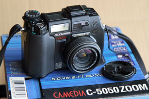 ☆ OLYMPUS オリンパス CAMEDIA C-5050 ZOOM F1.8(W)～F2.6(T) 中古美品 おまけ付 ☆