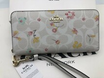 コーチ COACH 長財布 財布 チョークマルチフローラル オシャレデザイン 花柄 新品 未使用 贈り物a101C C8695 _画像1